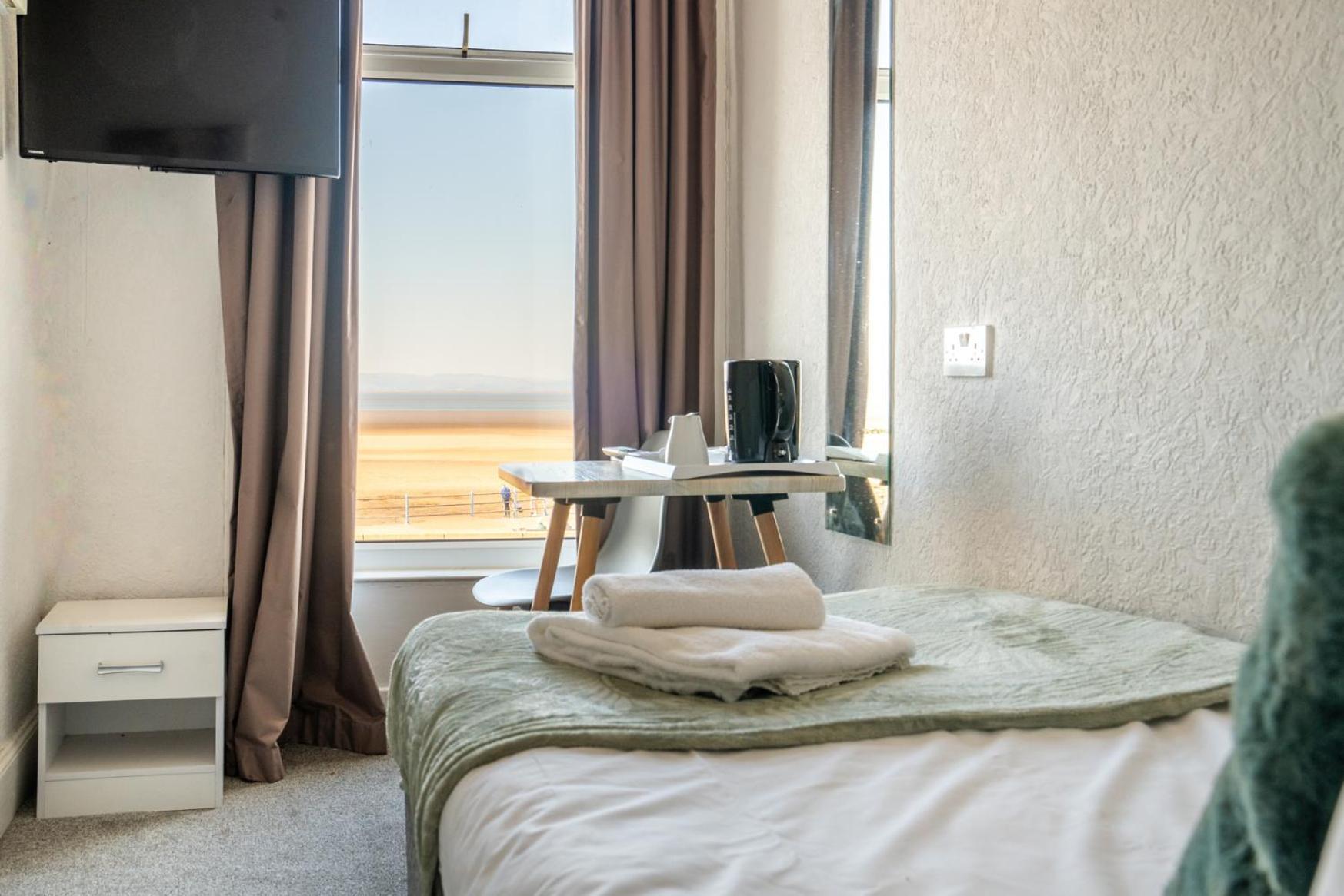 מורקמבי The Clifton Seafront Hotel מראה חיצוני תמונה